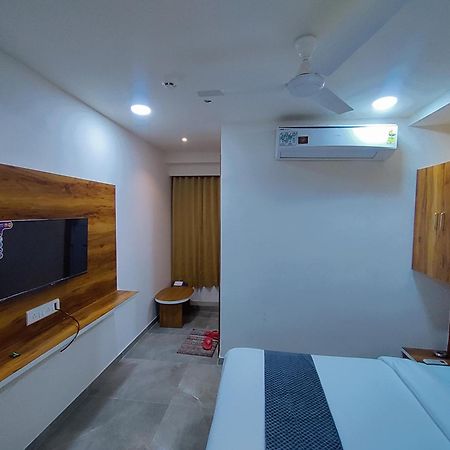 Hotel Lee Park Ahmadabad Zewnętrze zdjęcie